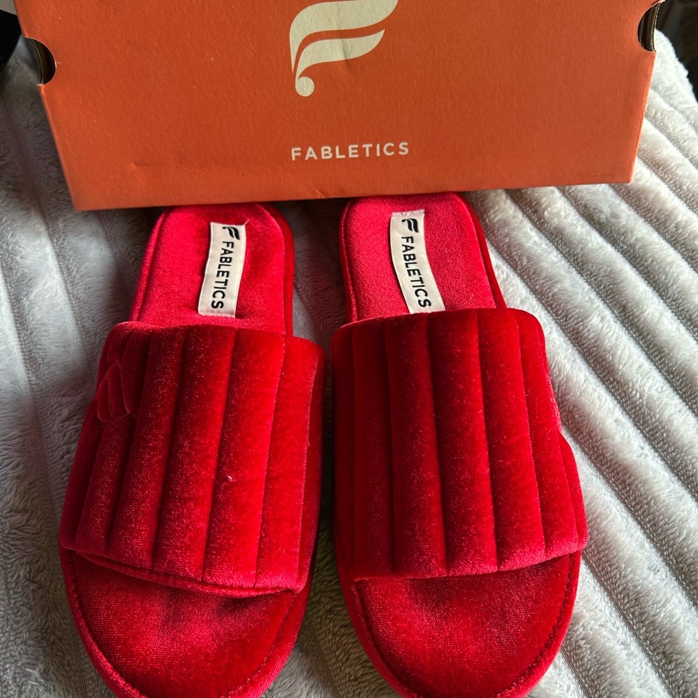NIB Fabletics Red Velour Slides - Picture 3 of 4